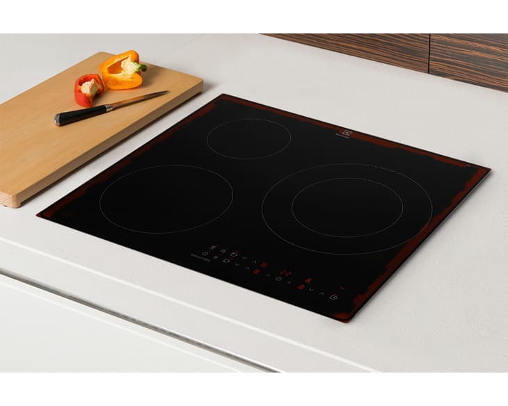 Bếp từ 3 vùng nấu lắp âm Electrolux LIT60336