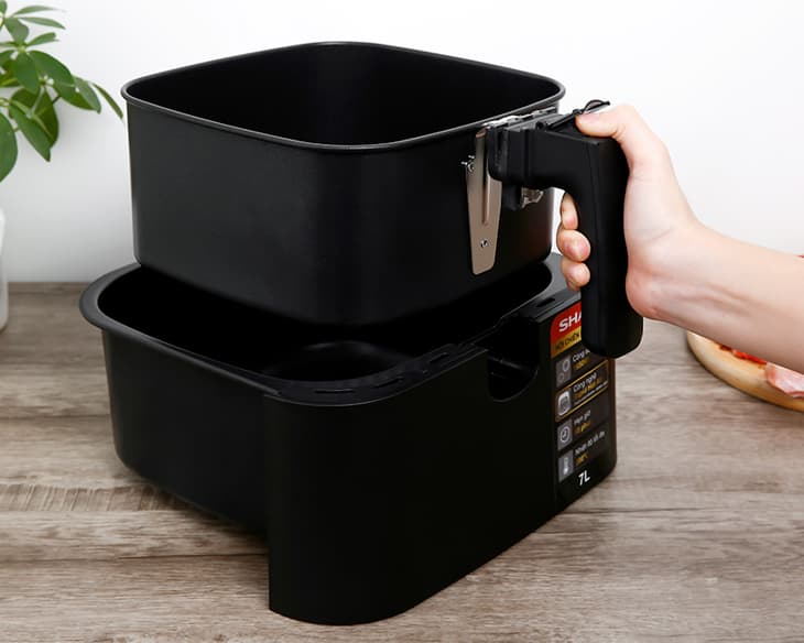 Nồi chiên không dầu Sharp KF-AF70EV-BK 7 lít